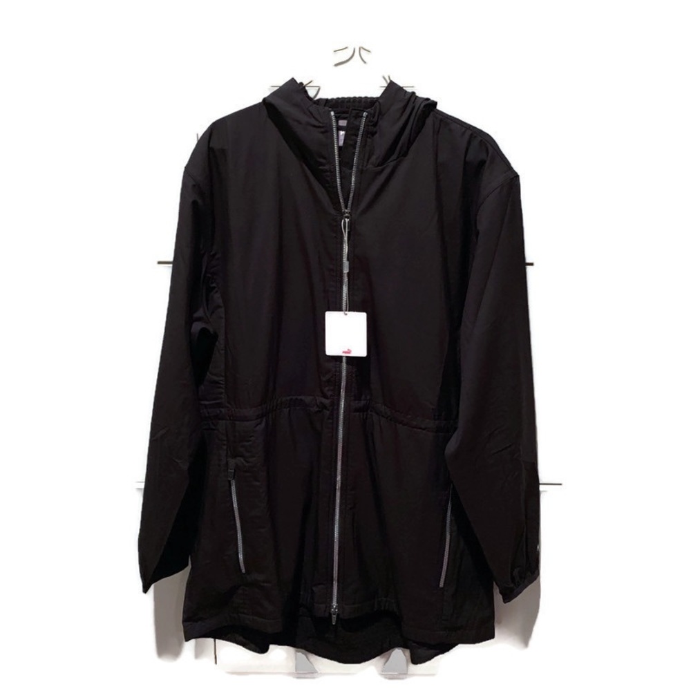 Puma - Women’s lightly lined Anorak jacket. XL